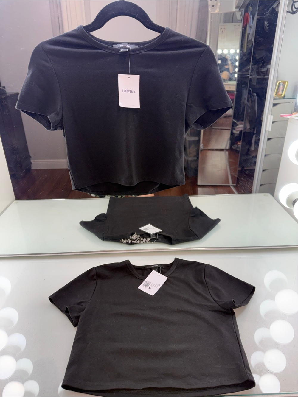 Forever 21 Black Short Sleeve Crop Top baby tee (2) medium NWT!